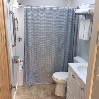 Shorelands Guest Resort - Second bathroom - Resorts Near Me - Kennebunk, Maine Shorelands Guest Resort - Second bathroom - Resorts Near Me - Kennebunk, Maine