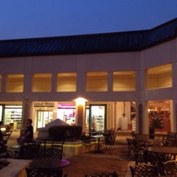 Great Wines & Spirits of Memphis - Seating outside for the Salsa cafeteria next door!