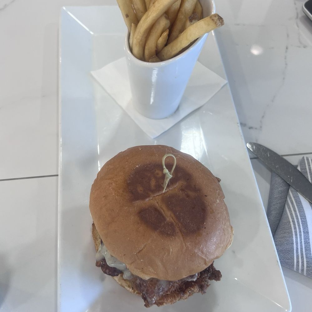 Cafe Mimosa - Fried Chicken Sandwich - Breakfast & Brunch Near Me - Rohnert Park, California