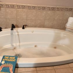 Giant Oaks Lodge - Beautiful jacuzzi.