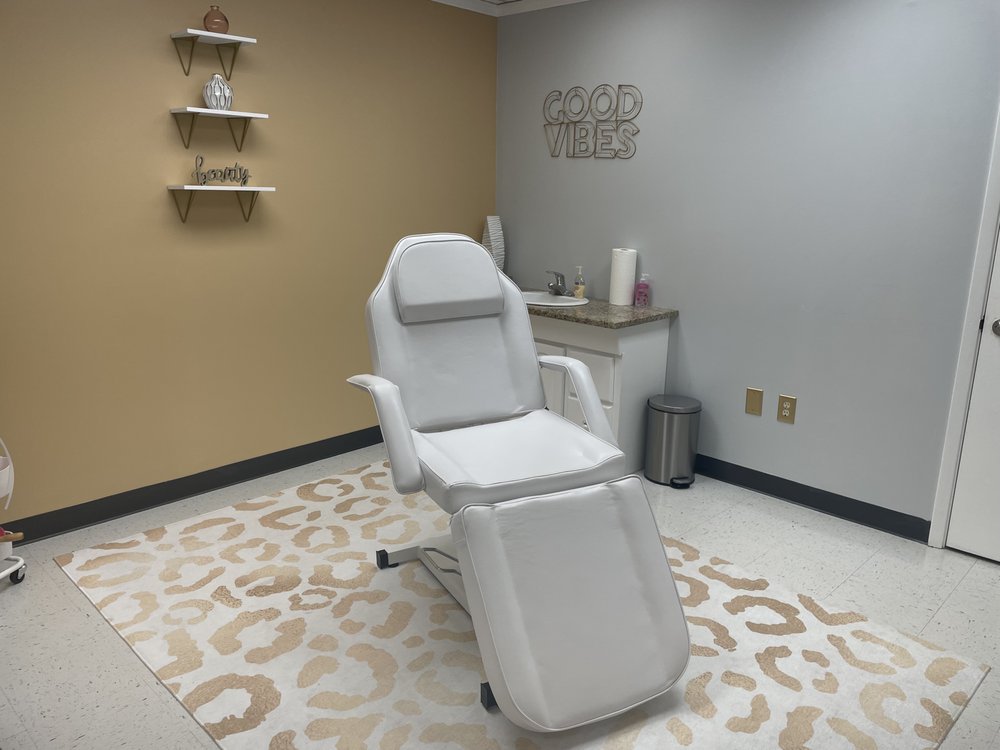 ICONIC SKIN & BODY ESTHETICS 13 Photos 2790 Sandy Plains Rd