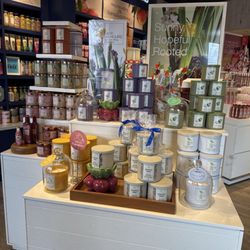 Bath & Body Works - Inside