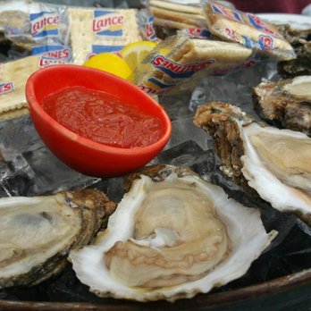 Station 6 - Raw oysters - Seafood Near Me - Bucktown, Louisiana