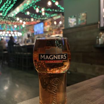 The Wolfhound Bar and Kitchen - Bars Near Me - Chicago, Illinois