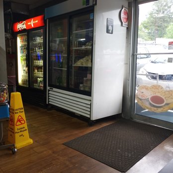 El Salvador Bakery - the entrance to the restaurant - Bakeries Near Me - Marietta, Georgia