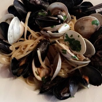 Tutti Toscani by Lamberti - Mussels and clams in white sauce - Italian Near Me - Cherry Hill, New Jersey Tutti Toscani by Lamberti - Mussels and clams in white sauce - Italian Near Me - Cherry Hill, New Jersey