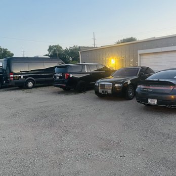 South Bend Luxury Chauffeur - Town Car Service Near Me - South Bend, Indiana South Bend Luxury Chauffeur - Town Car Service Near Me - South Bend, Indiana