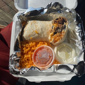Dario's Restaurant - Chicken burrito - Mexican Near Me - Newark, New Jersey Dario's Restaurant - Chicken burrito - Mexican Near Me - Newark, New Jersey