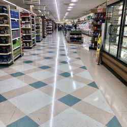 Big Y - Big Y East Windsor CT. Clean and well kept.