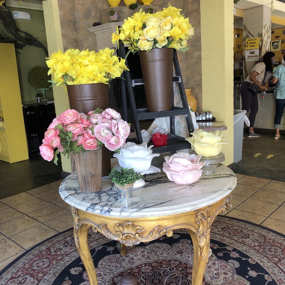 Yellow Vase - as you enter.... - Bakeries Near Me - Palos Verdes Estates, California Yellow Vase - as you enter.... - Bakeries Near Me - Palos Verdes Estates, California