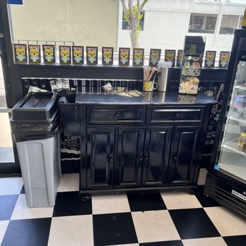 Rad Coffee  - Inside - Coffee & Tea Near Me - Long Beach, California