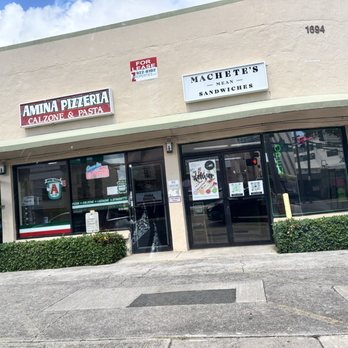 Amina Pizzeria - Park behind building off Fern Street. Enter on Kalākaua - Pizza Near Me - Honolulu, Hawaii