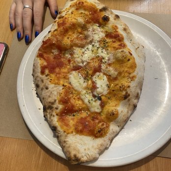 Pizzaiolo - Classic calzone. - Italian Near Me - Madrid, M Pizzaiolo - Classic calzone. - Italian Near Me - Madrid, M