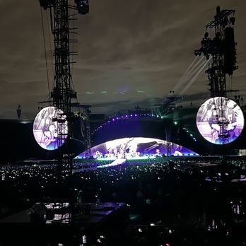 Rose Bowl Stadium - Coldplay playing "The Scientist" - Stadiums & Arenas Near Me - Pasadena, California