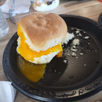 Beachin’ Biscuits - Breakfast & Brunch Near Me - Pismo Beach, California