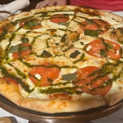 Nonno Pizza Cucina & Bar - Margherita pizza