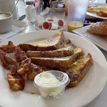Smithfield Gourmet Bakery And Cafe - French Toast with sourdough Bread - Bakeries Near Me - Smithfield, Virginia