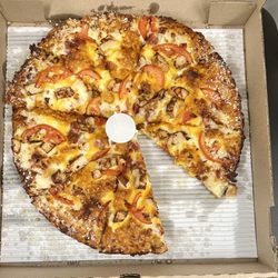 Mike's Pizza & More - BBQ chicken with tomatoes