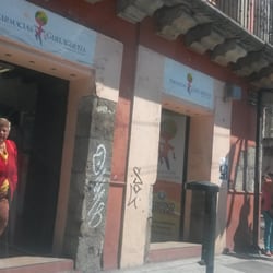 Farmacias Guelaguetza - Fachada