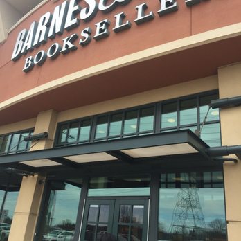 Barnes and Noble - Entrance - Bookstores Near Me - Livingston, New Jersey