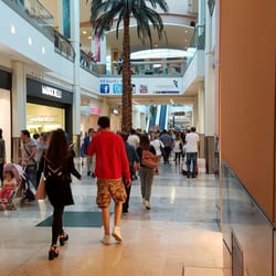 Centro Commerciale Campania - Corridoio negozi