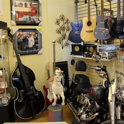 Gold Coast Jewelry & Pawn - Lots of secondhand instruments.