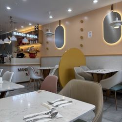 Mango Mango Dessert - Seating area