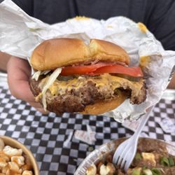 Chez Hugo Burger Shop - Smash burger