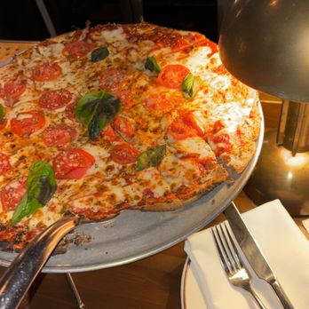 Drake's Hollywood - Fantastic Margherita Pizza upon request !!! - Steakhouses Near Me - Houston, Texas