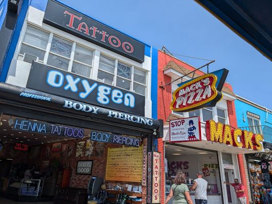 Mack's Pizza by null