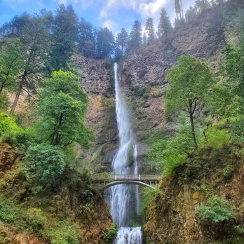Multnomah Falls - Waterfall - Hiking Near Me - Bridal Veil, Oregon Multnomah Falls - Waterfall - Hiking Near Me - Bridal Veil, Oregon