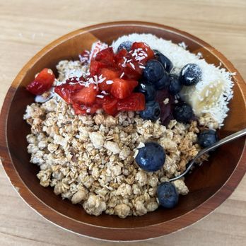 Under the Mango Tree - Classic açaí bowl - Coffee & Tea Near Me - Miami Beach, Florida