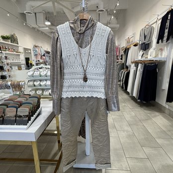 Daisy Blue Boutique - Outfit - Women's Clothing Near Me - Scottsdale, Arizona Daisy Blue Boutique - Outfit - Women's Clothing Near Me - Scottsdale, Arizona