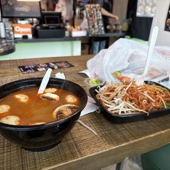 Aroi Thai - Tom Yum - Soup and Pad Thai - Thai Near Me - Panorama City, California