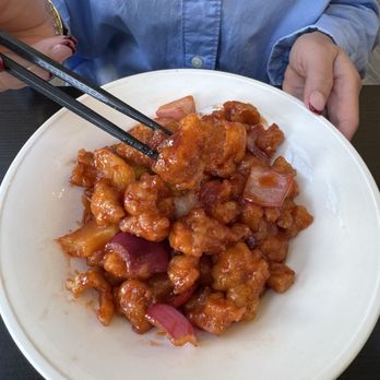 Qia 19 Eatery - Sweet & Sour Chicken - Chinese Near Me - North York, Ontario Qia 19 Eatery - Sweet & Sour Chicken - Chinese Near Me - North York, Ontario