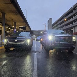 Nile Elite Airport Transportation - Cadillac and GMC SUVs at SEA airport providing on-time airport transfers and town car service across Seattle and the Eastside