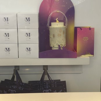 Lady M Cake Boutique - Glowing lights mooncake gift set - Desserts Near Me - New York, New York
