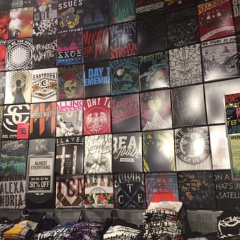 Hot Topic - Women's Clothing Near Me - Santa Rosa, California Hot Topic - Women's Clothing Near Me - Santa Rosa, California