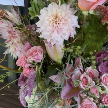 Garden Girl Flowers - Flower arrangement - Florists Near Me - Eugene, Oregon Garden Girl Flowers - Flower arrangement - Florists Near Me - Eugene, Oregon