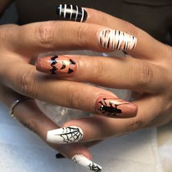 Deloux Nail Salon