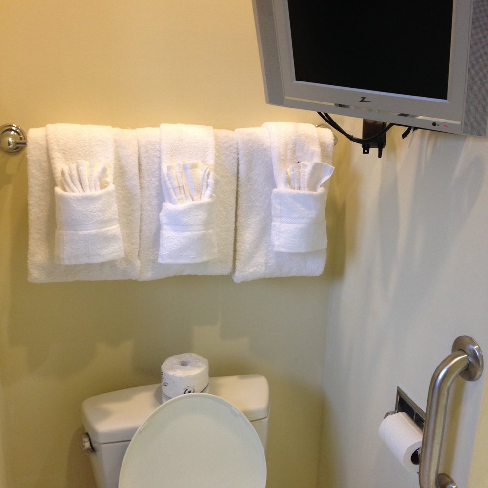 Tally Ho Inn - Hotels Near Me - Carmel, California