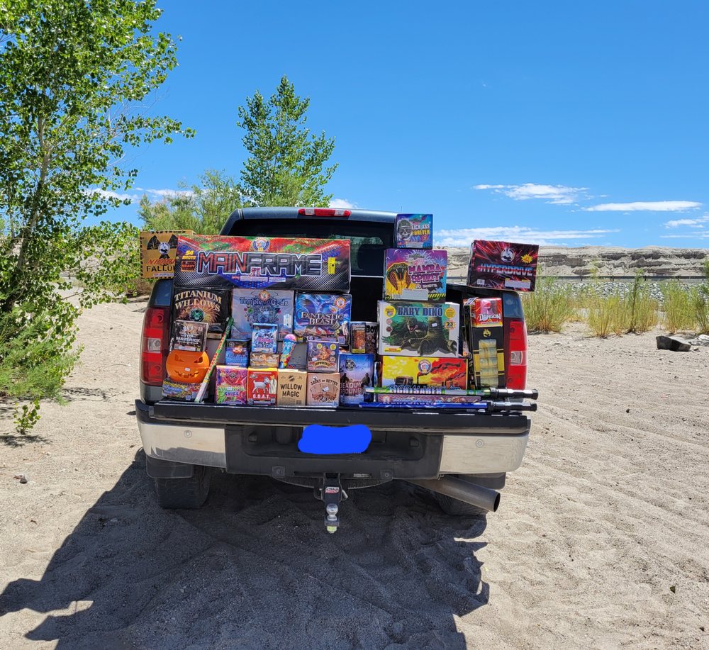 Bad Jack's Fireworks, Schurz Roadtrippers