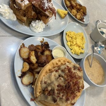 @ The Diner - Mamas Chicken and Waffles  Pollo Loco Taco - Breakfast & Brunch Near Me - Orlando, Florida