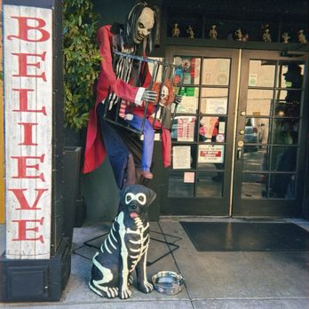 Morrison - Halloween decorations - Gastropubs Near Me - Los Angeles, California