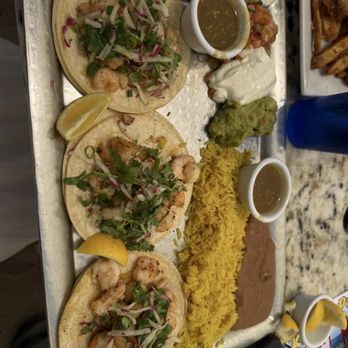 Paradise Cove Beach Cafe - Shrimp tacos! - American Near Me - Malibu, California