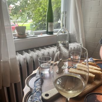 Grandiflora Wine Garden - Vegetarian Near Me - Norfolk, Virginia