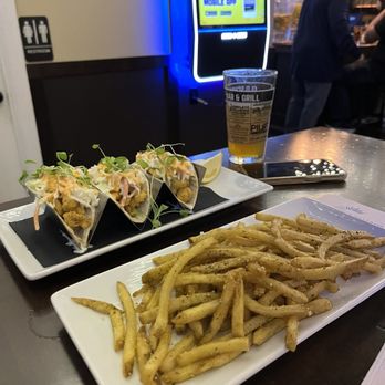 Old School Bar & Grill - Fish, tacos and loaded garlic fries - Bars Near Me - Windham, New Hampshire