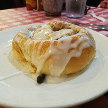Abel's Diner - Amazing cinnamon roll for a starter. - Diners Near Me - Schertz, Texas