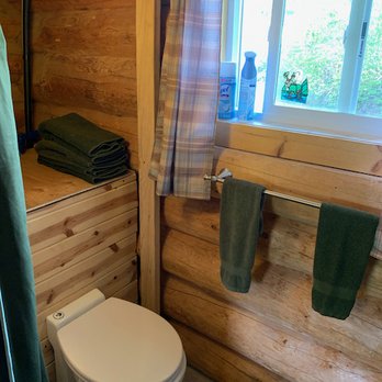 Robe Lake Lodge - Toilet - Hotels Near Me - Valdez, Alaska Robe Lake Lodge - Toilet - Hotels Near Me - Valdez, Alaska