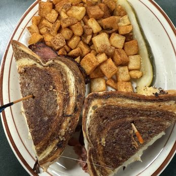 Egg Works - Rueben sandwich and potatoes - Breakfast & Brunch Near Me - Las Vegas, Nevada Egg Works - Rueben sandwich and potatoes - Breakfast & Brunch Near Me - Las Vegas, Nevada